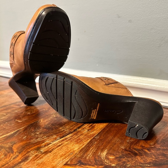 Clarks - Picture 4 of 4